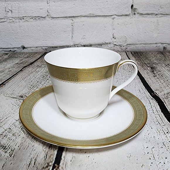 Vintage Royal Doulton Belvedere Flat Cup and Saucer Set - Picture 2 of 4